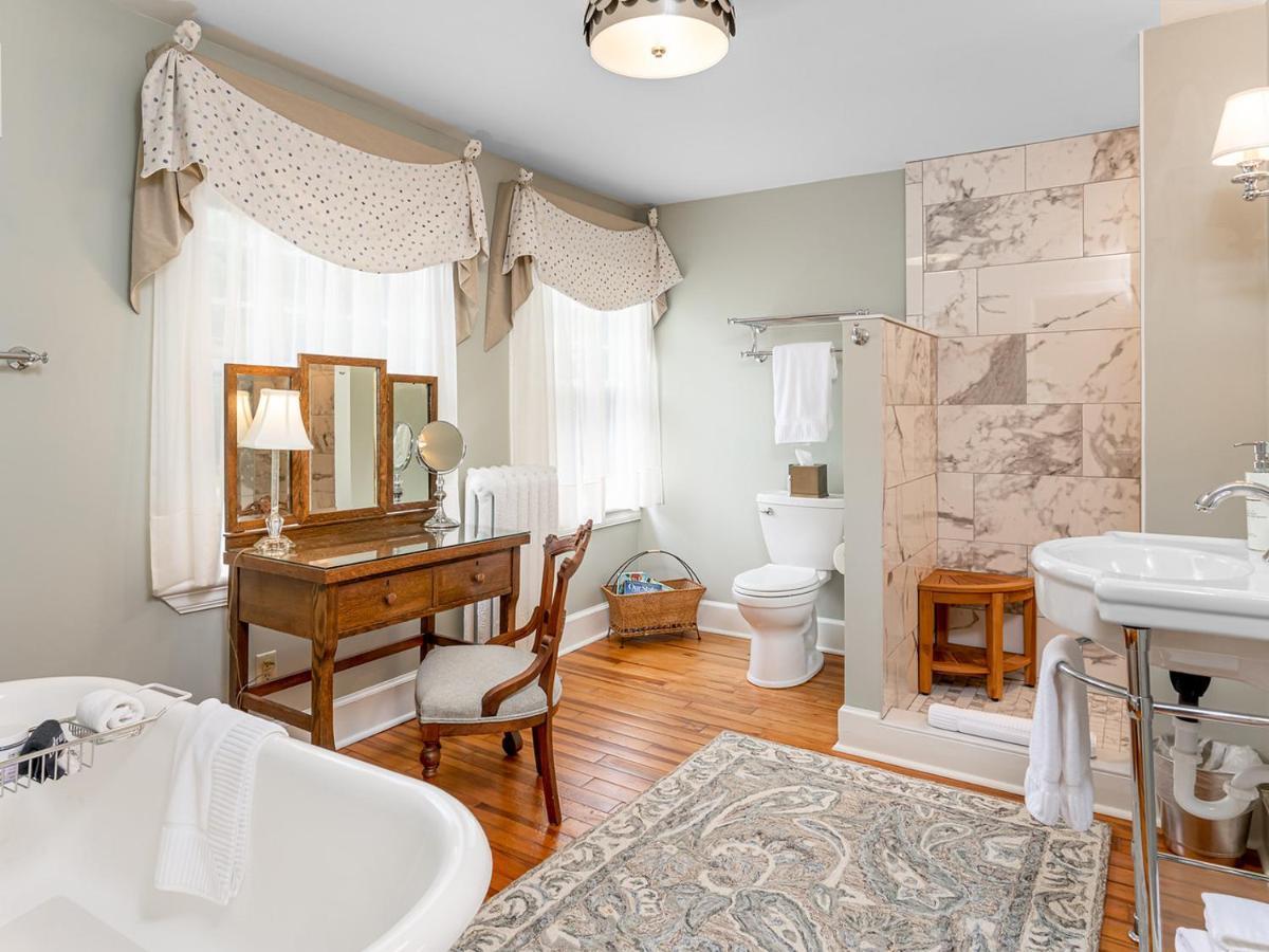 Pinecrest Bed & Breakfast Ашвил Екстериор снимка