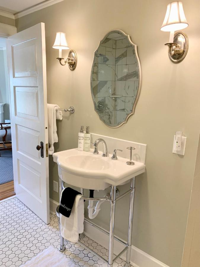 Pinecrest Bed & Breakfast Ашвил Екстериор снимка