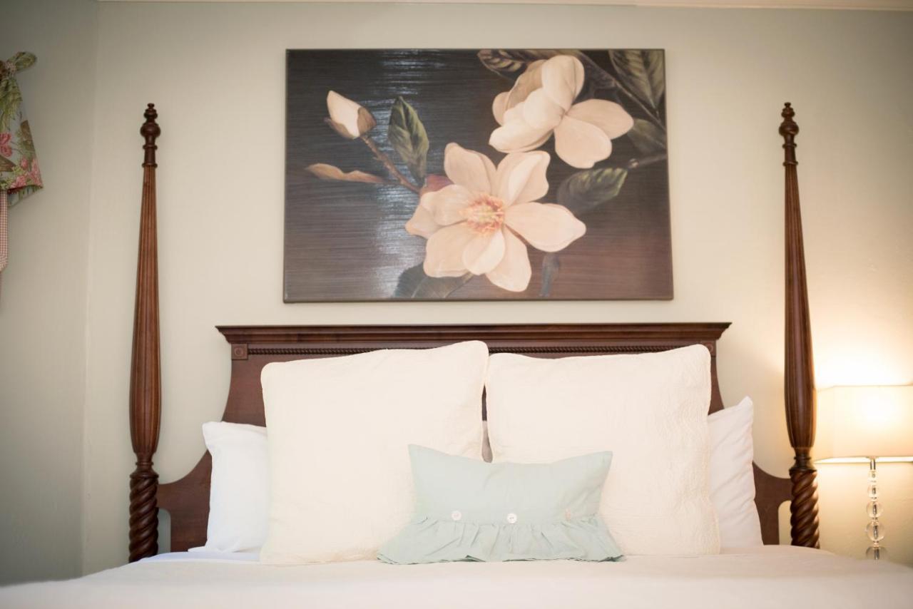Pinecrest Bed & Breakfast Ашвил Екстериор снимка