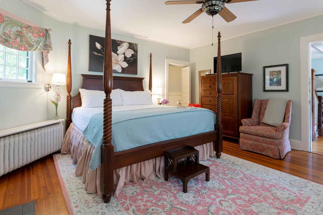 Pinecrest Bed & Breakfast Ашвил Екстериор снимка