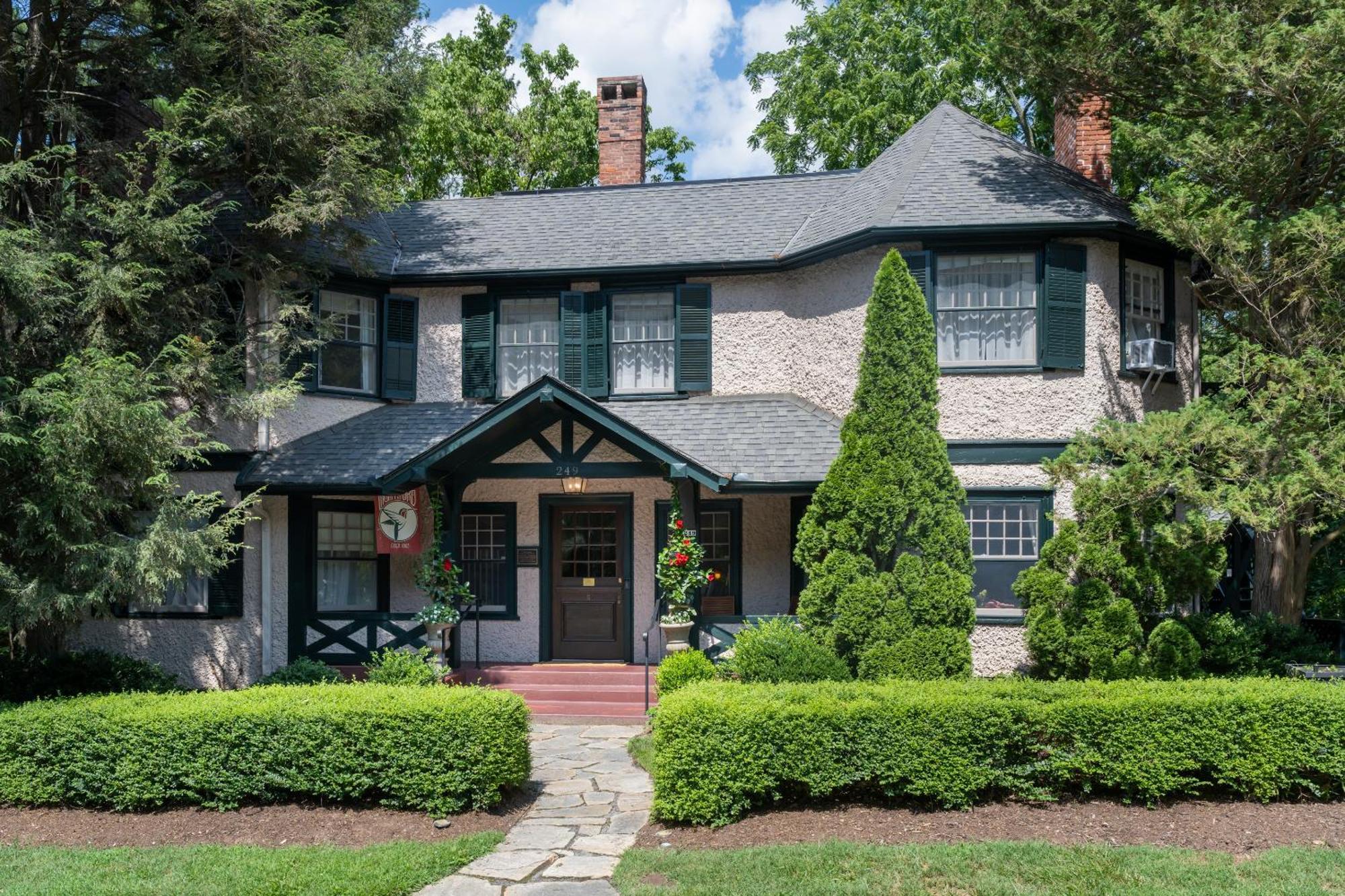 Pinecrest Bed & Breakfast Ашвил Екстериор снимка