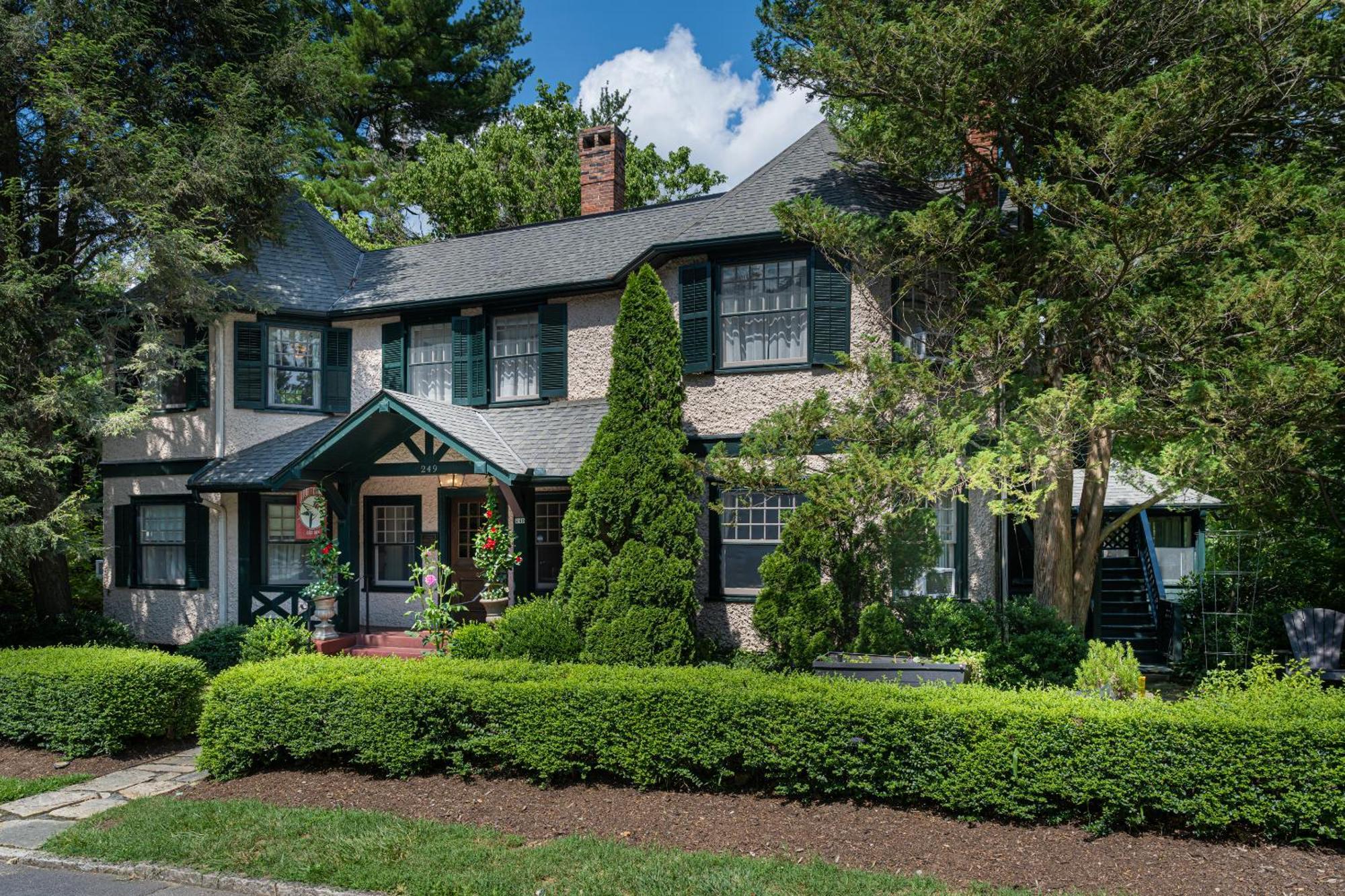 Pinecrest Bed & Breakfast Ашвил Екстериор снимка