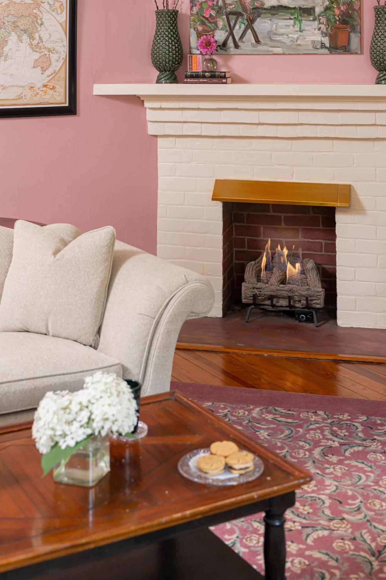 Pinecrest Bed & Breakfast Ашвил Екстериор снимка
