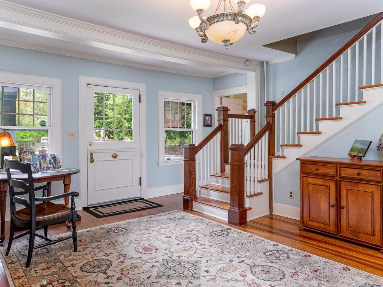 Pinecrest Bed & Breakfast Ашвил Екстериор снимка