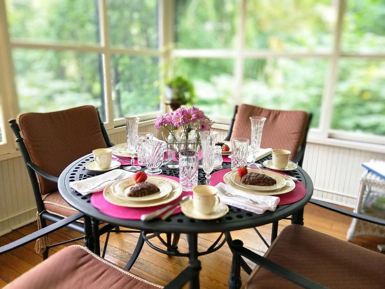 Pinecrest Bed & Breakfast Ашвил Екстериор снимка